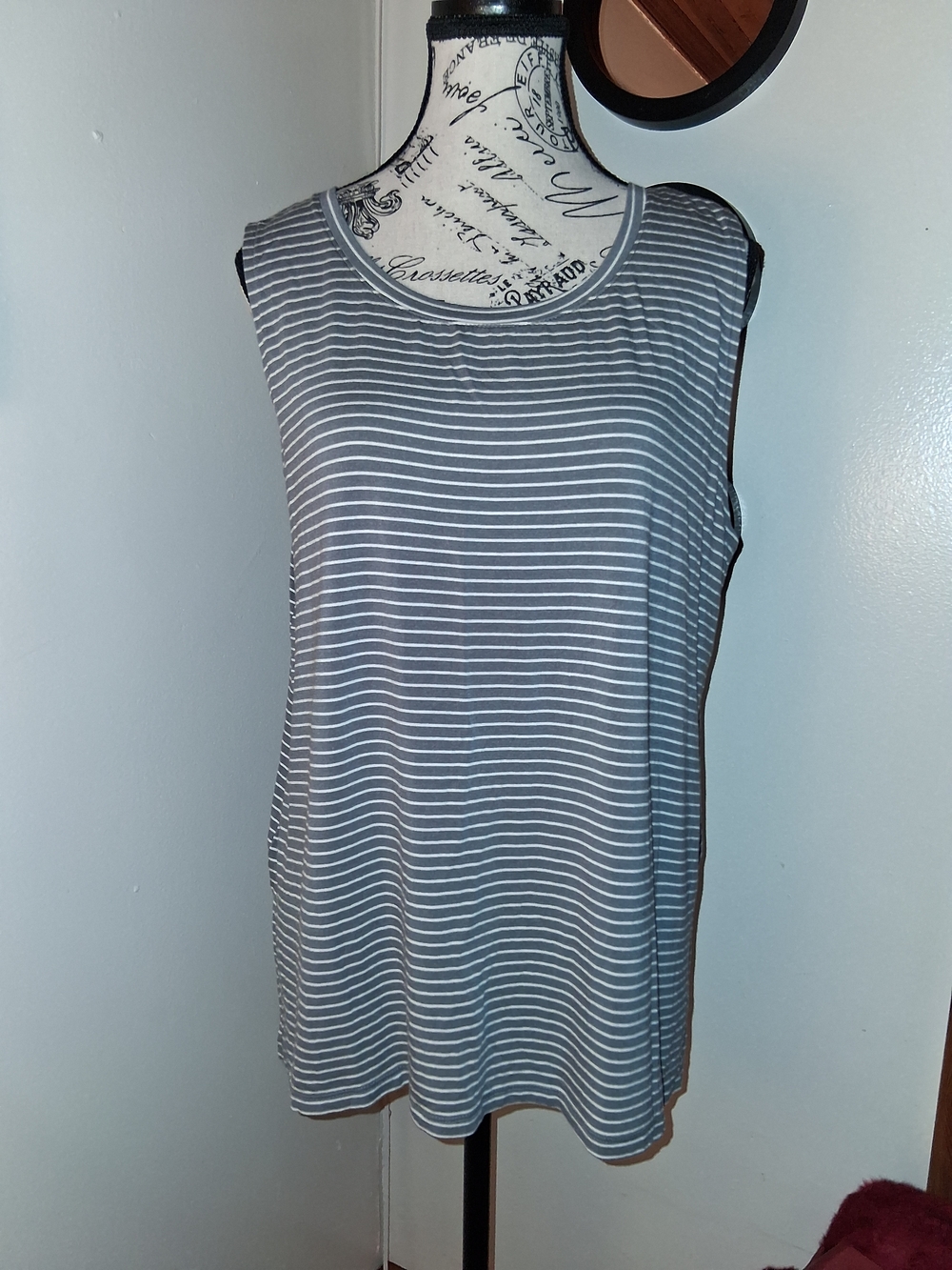 Old Navy Tank Top Bundle - 2 Tops - Picture 2 of 16